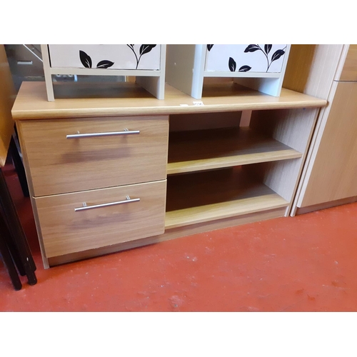 576 - Light Oak Effect TV Unit with 2 Shelves & 2 Drawers.