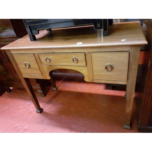 596 - 3 Drawer Mahogany Lowboy.