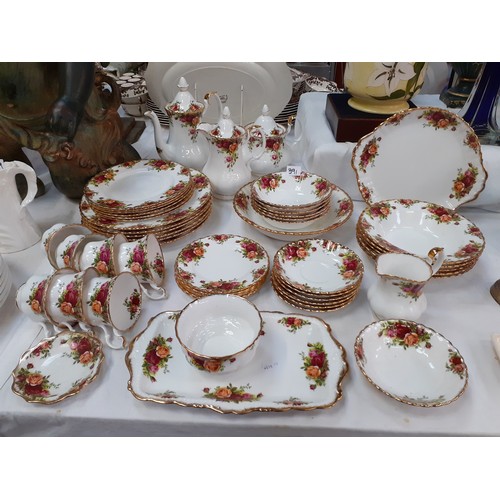 391 - 52 Piece Royal Albert 