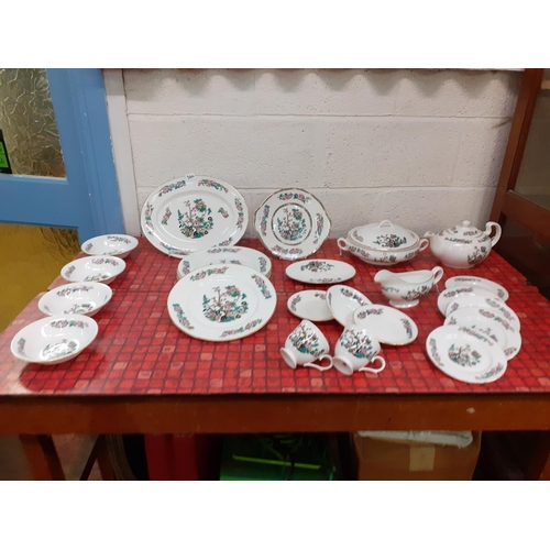 360 - 25 Pieces of Indian Tree Pattern Dinner Service.