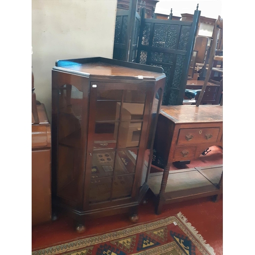 543 - Glazed Oak Single Door Three Shelf Corner Display Cabinet.