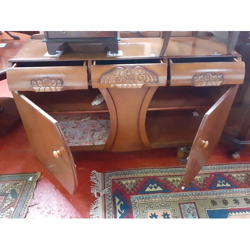 546 - Oak Art Deco Style Sideboard with 3 Drawers and 2 Doors.