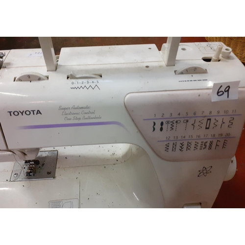 69 - Toyota SA63 RS2000 Series Sewing Machine - working.