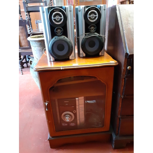 611 - Yew HiFi Cabinet with SONY HiFi & Speakers - working.