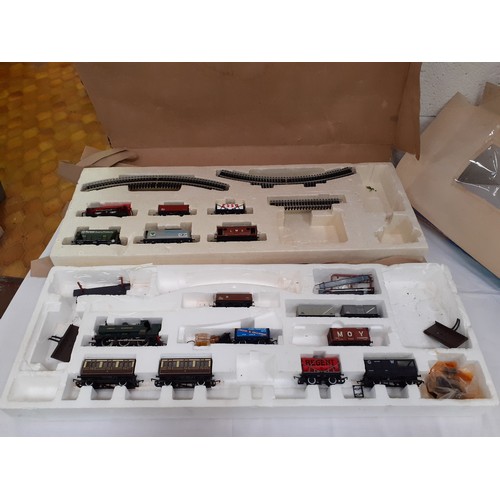 137 - Boxed Hornby GWR Railway Train Set - Some Parts Missing & a Boxed Hornby Hauler - Part Set.