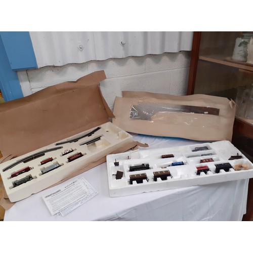 137 - Boxed Hornby GWR Railway Train Set - Some Parts Missing & a Boxed Hornby Hauler - Part Set.