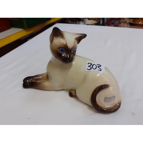 303 - Beswick Siamese Cat Laying Down - No 1558 ( At Fault ).