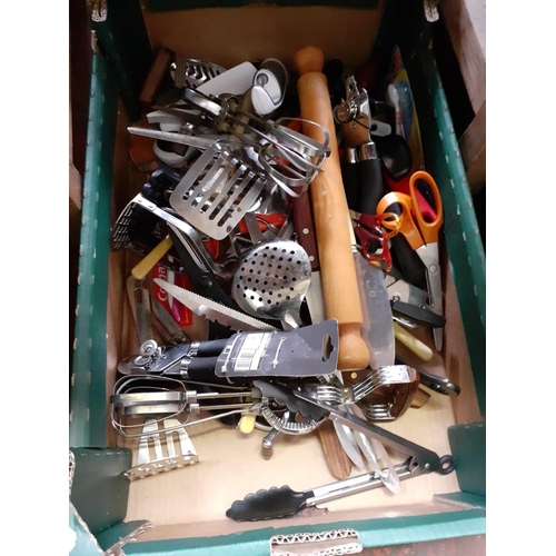 81 - Selection of Mixed Cutlery & Kitchen Accessories.