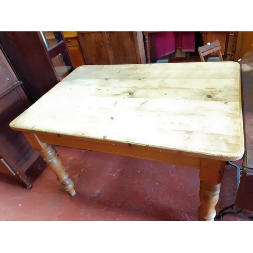 579 - Solid Pine Kitchen Table - 4ft long x 33