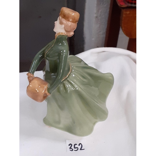 352 - Royal Doulton 