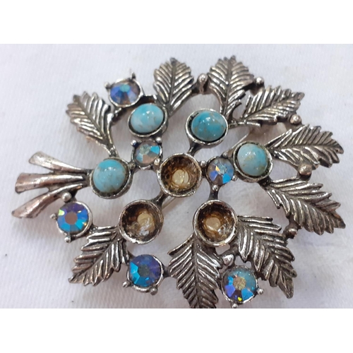 430 - 5 Assorted Glimmering Brooches.