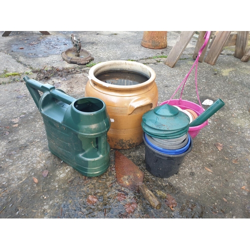 644 - Terracotta Plant Urn & Selection of Other Plastic Pots.