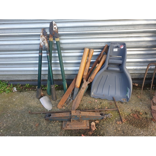 666 - Selection of Pruners, Shears, Hand Held Leaf Grabbers & Jack.