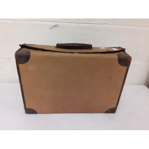 125 - Vintage Moroccan Leather Dressing Case - in need of TLC.