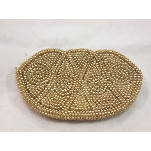 472 - Vintage Beaded Clutch Bag.