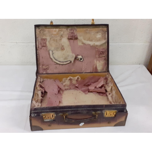 113 - Vintage Moroccan Leather Dressing Case - in need of TLC.