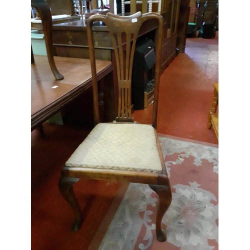 609 - Oak Extending Dining Table & Four Matching Chairs.