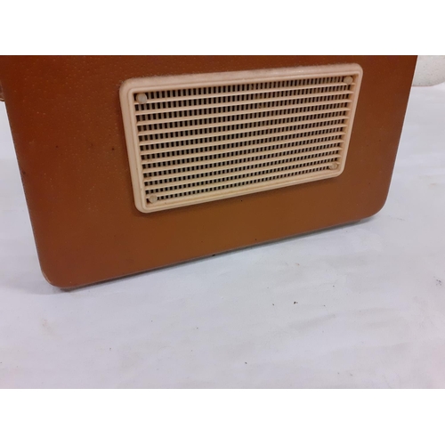 214 - Dynatron Transistor Portable Radio.