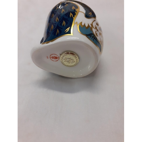 438 - Royal Crown Derby Penguin and Chick Paperweight with Gold Stopper.