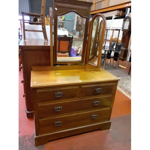 572 - Mahogany Two Over Two Drawer Chest of Drawers with Triple Mirror Back.