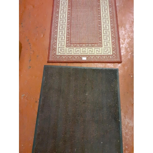 586 - Burgundy Patterned Floor Rug & Rubber Backed Hall Runner - rug is approx 108cm long x 60cm wide & ha... 