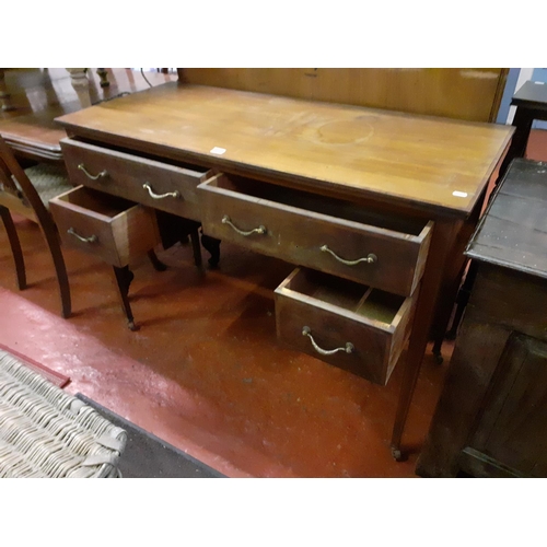 606 - Solid Mahogany Two Over Two Drawer Knee Hole Dressing Table.