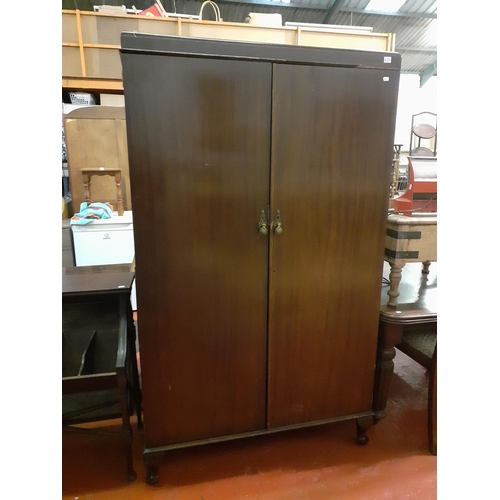 620 - Solid Mahogany Vintage Gents Compactum with Inner Mirror.