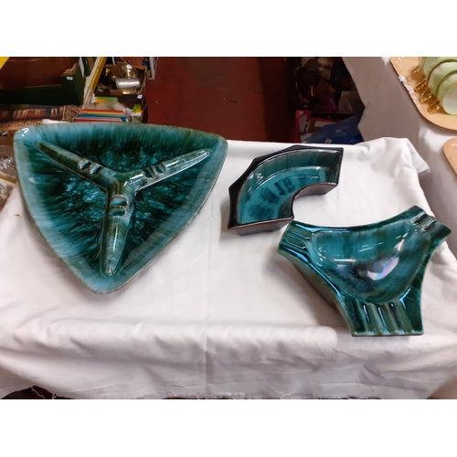 380 - Blue Mountain Pottery Green Drip Glaze Triangular Three Section Serving Dish Length c.32.5cm (c.12.7... 