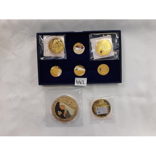 462 - Four Gold Plated Proof Coins - Two Prince William & Princess Katherine, '£5 British Bank Note' & Que... 