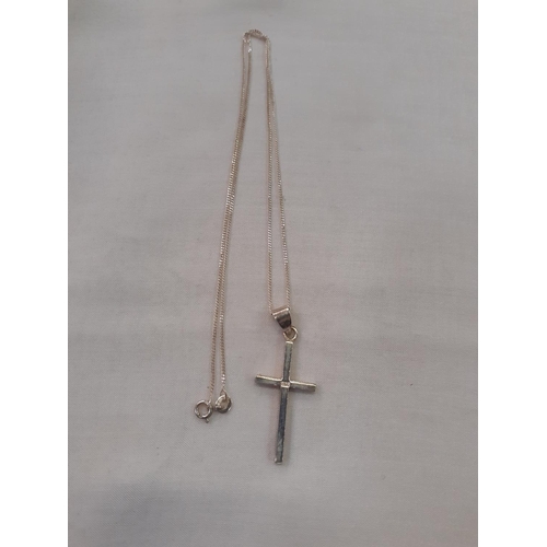 465 - 925 Silver Crucifix on Chain.