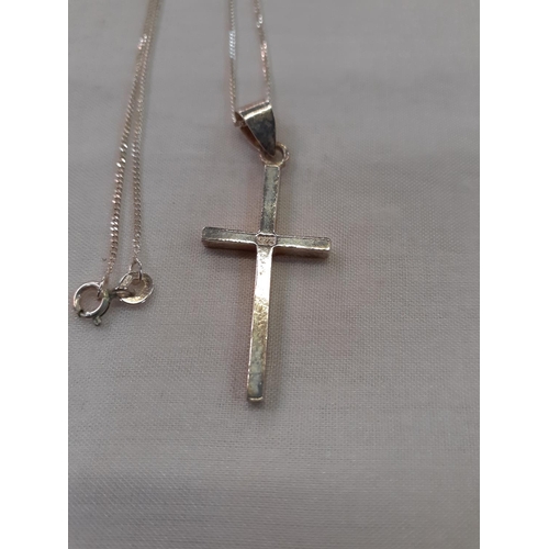 465 - 925 Silver Crucifix on Chain.