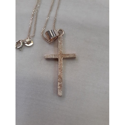 465 - 925 Silver Crucifix on Chain.