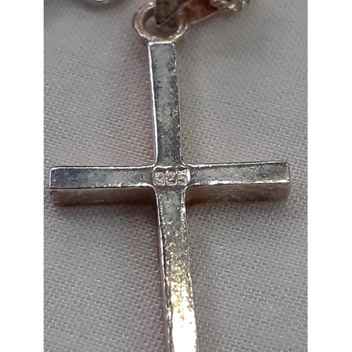 465 - 925 Silver Crucifix on Chain.