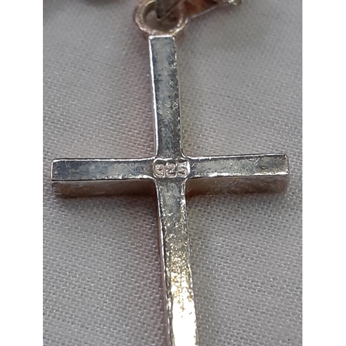 465 - 925 Silver Crucifix on Chain.