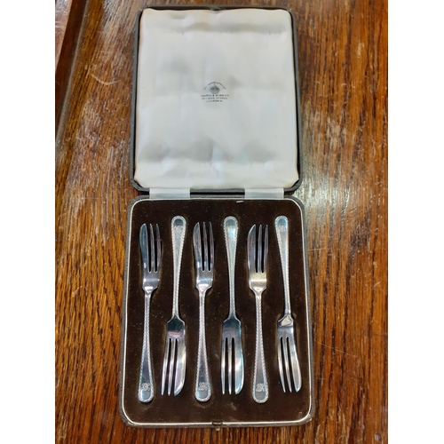 470 - Set of Mappin & Webb Cased Pastry Forks.