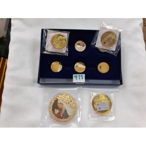 475 - Four Gold Plated Proof Coins - Two Prince William & Princess Katherine, '£5 British Bank Note' & Que... 