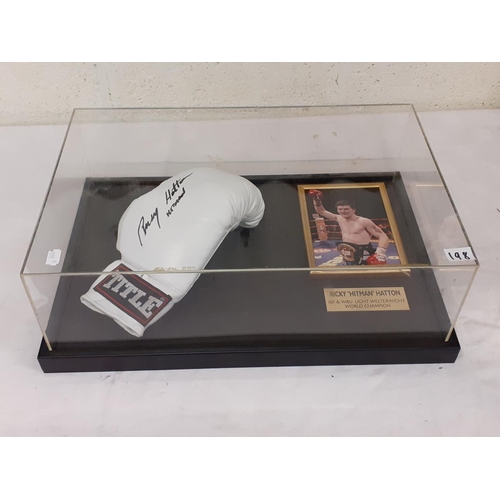 198 - Cased Boxing Glove Autographed by Ricky Hatton IBF & WBU Welterweight World Champion.