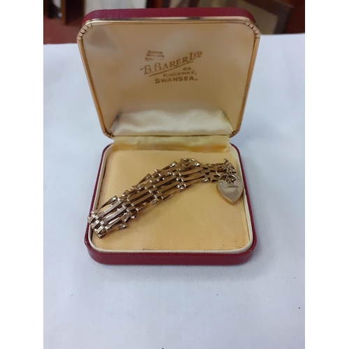 469 - 9ct Gold Ladies Gate Bracelet.