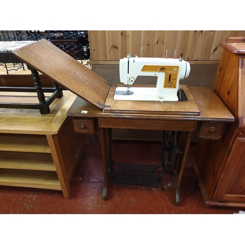 561 - Vintage Oak Singer Sewing Machine Table with Treadle Base & 