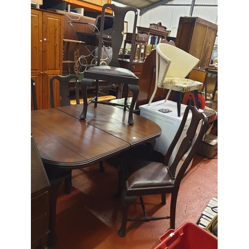 565 - Mahogany Wind Out Extending Dining Table & Four Mahogany Dining Chairs.