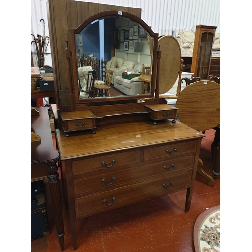 570 - Inlaid Mahogany, Single Mirror Backed Dressing Unit with 2 over 2 Drawers.