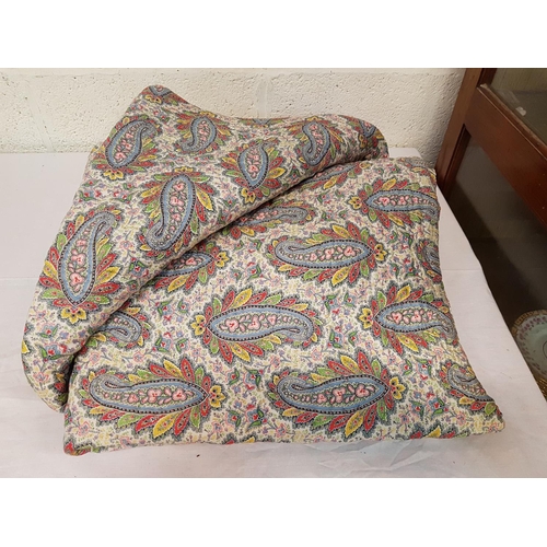 24 - Multicoloured Comforter.