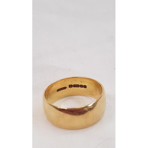 450 - 9ct Gold Gents Wedding Band Size P.