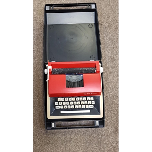 93 - Petite International De Luke Manual Typewriter.