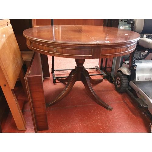 581 - Mahogany Circular Extending Drum Style Dining Table with Pedestal Base and Additional Drop Down Leg ... 