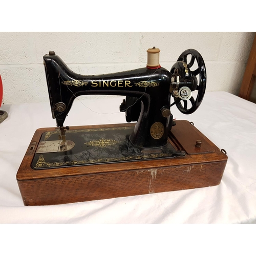 116 - Vintage Singer Sewing Machine in Oak Case.