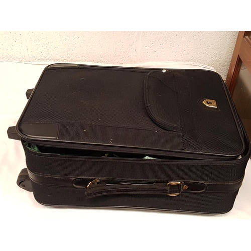 118 - Hand Luggage Travel Case with Quantity of Bedding & Linen.