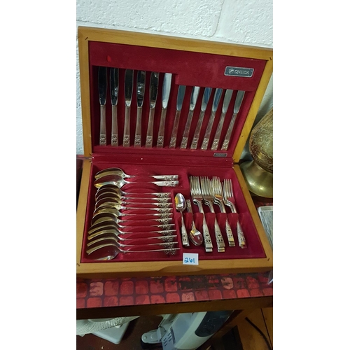 261 - Oak Cased Canteen of Community Plate Cutlery - one dessert spoon missing.