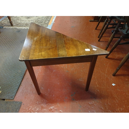 501 - Small Oak Triangle Topped Occasional Table - 19