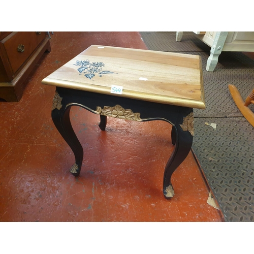 544 - Small Hand Painted Sofa End Table on Queen Anne Legs - 18